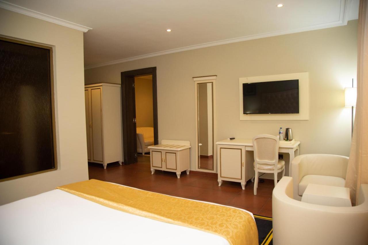 Oak Haven Hotel & Suites Порт Харкорт Екстериор снимка