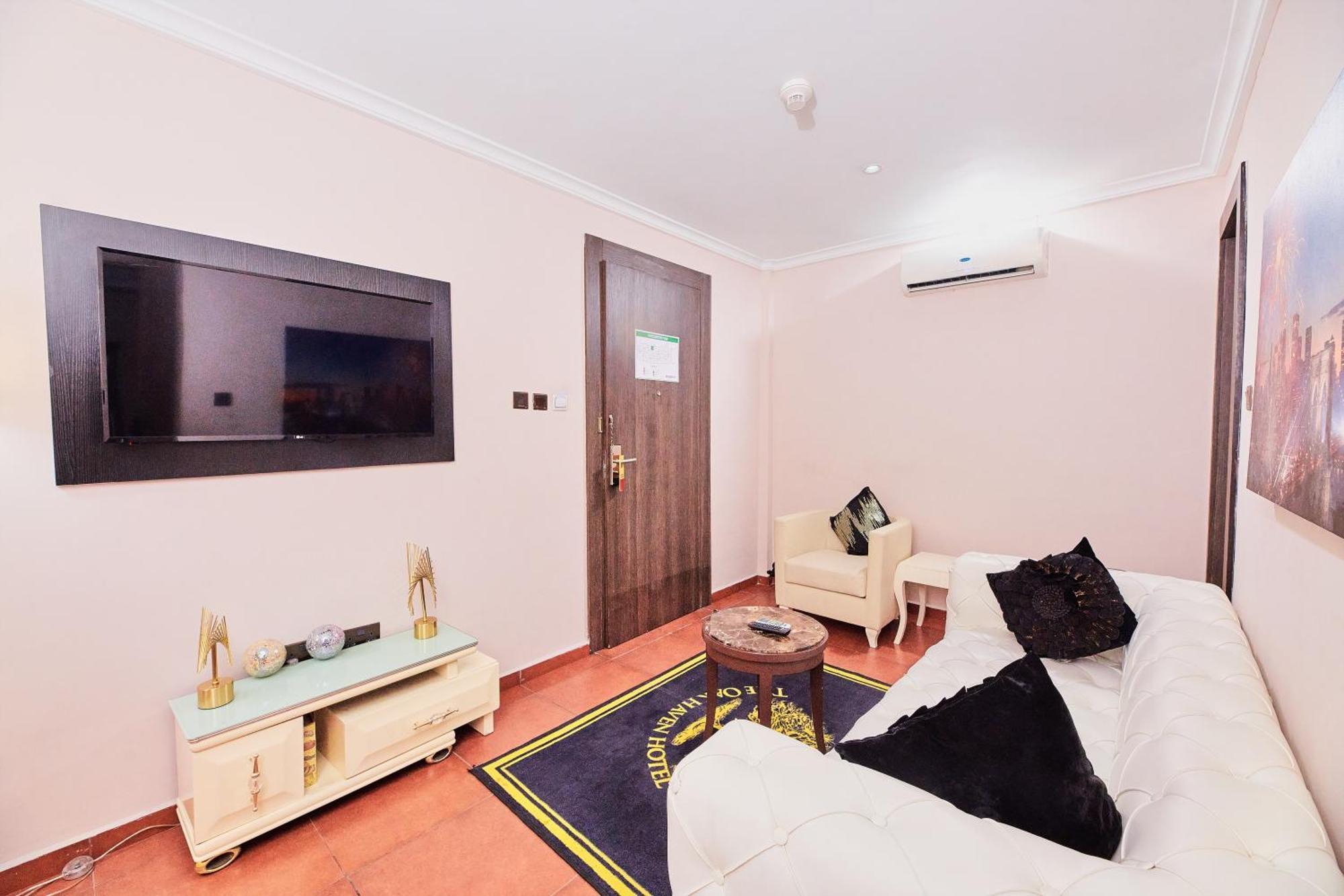 Oak Haven Hotel & Suites Порт Харкорт Екстериор снимка