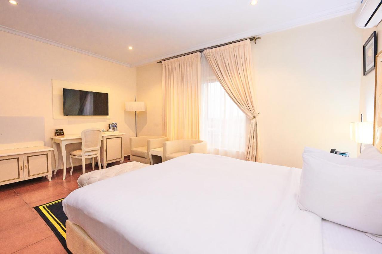 Oak Haven Hotel & Suites Порт Харкорт Екстериор снимка