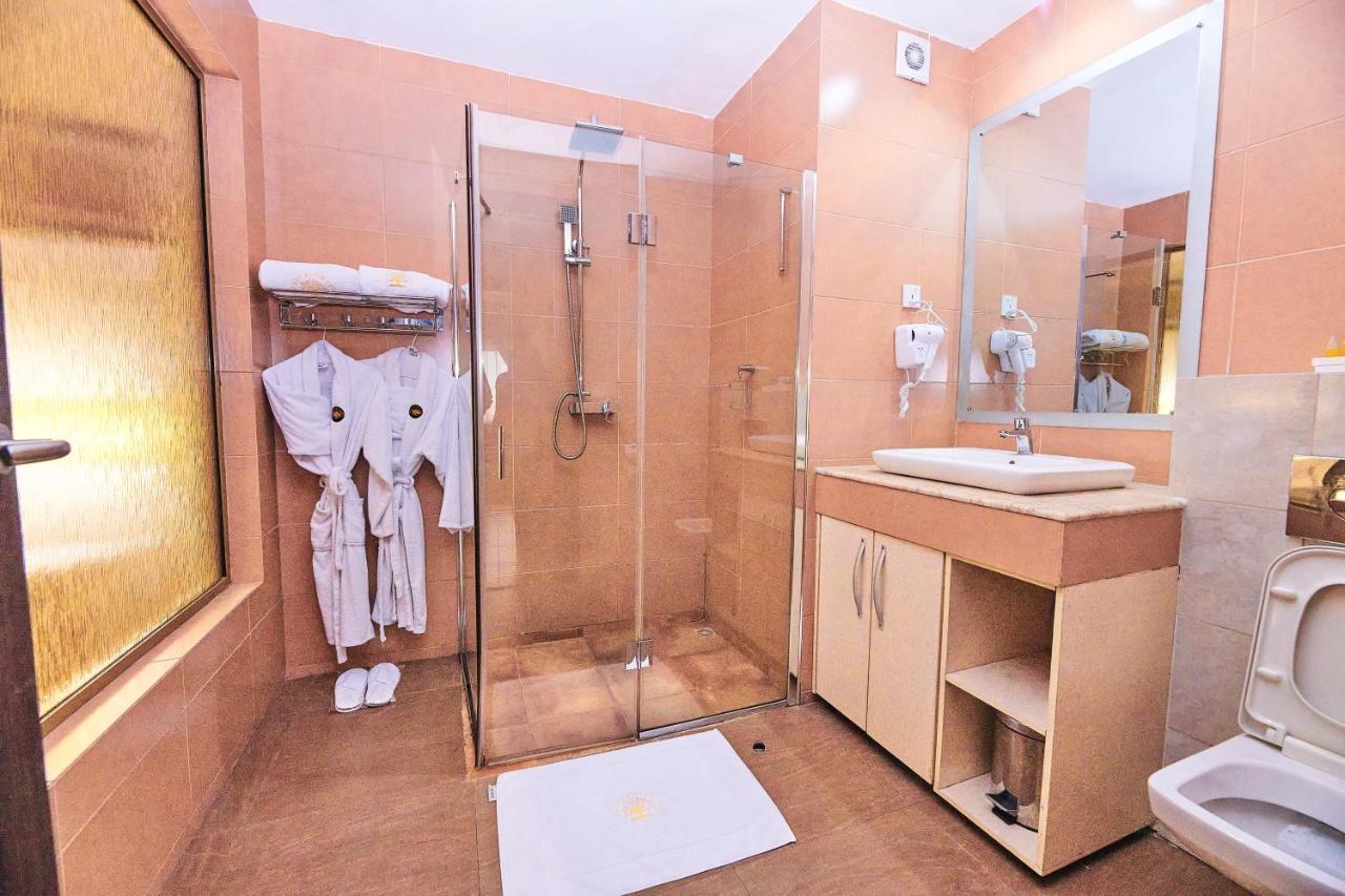 Oak Haven Hotel & Suites Порт Харкорт Екстериор снимка